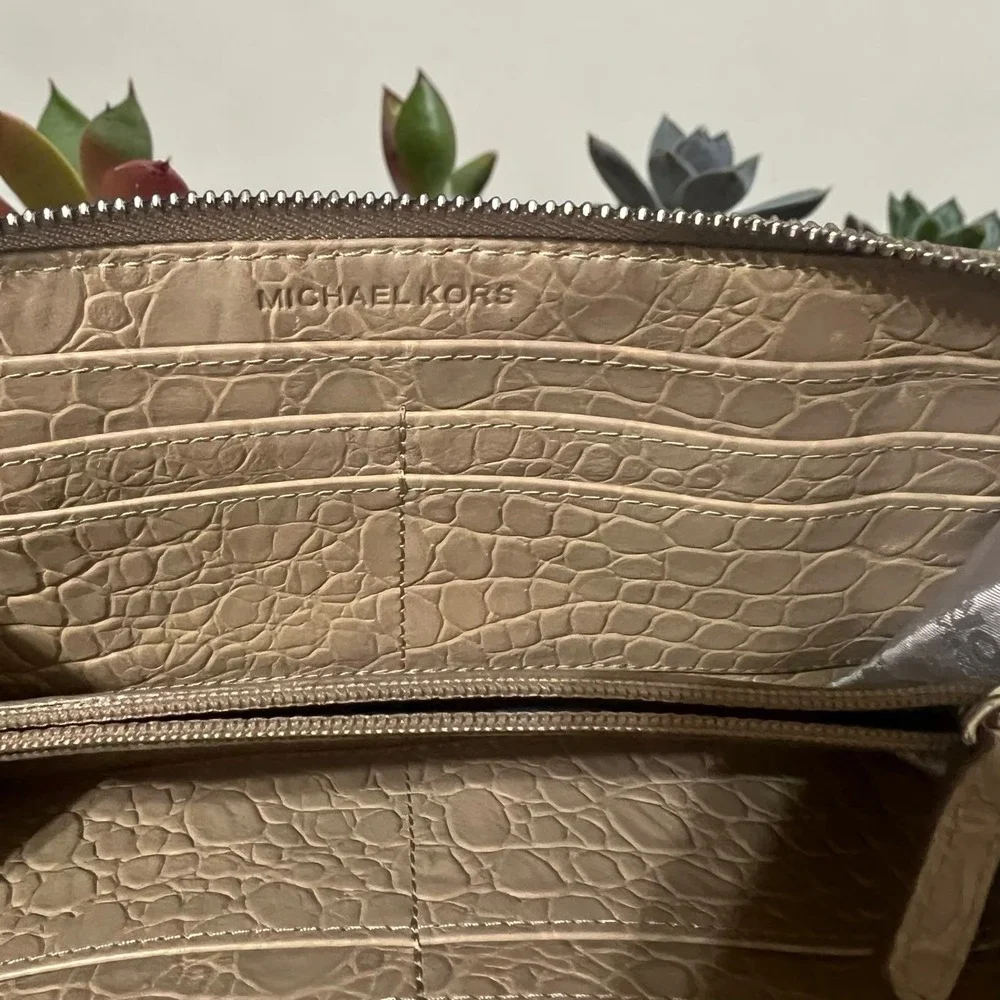 Michael Kors Wallet Womens OS Tan Croc Embossed Leather Zip Around Jet‎ Set
